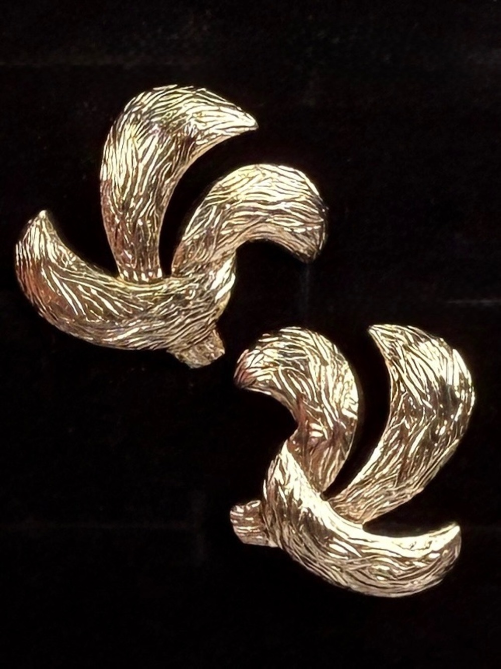 Vintage Monet antique aged light goldtone interesting clip on earrings
